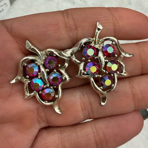 Sarah Coventry Jewelry - Vintage Sarah Coventry Aurora Borealis (iridescent) Clip-on Earrings